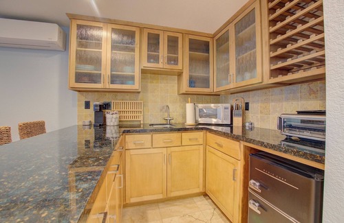 Hollywood Beach Casa | Beauty and the Beach offers Seaside Relaxation