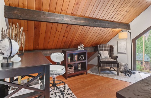 Coeur d'Alene Cabina | Beauty Bay Lake Cabin with Boat Slip on Lake Coeur d'Alene