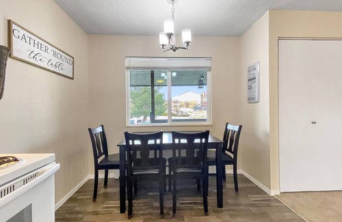 Rockrimmon Condominio | Beauty in the Springs"Entire Condo Great Location