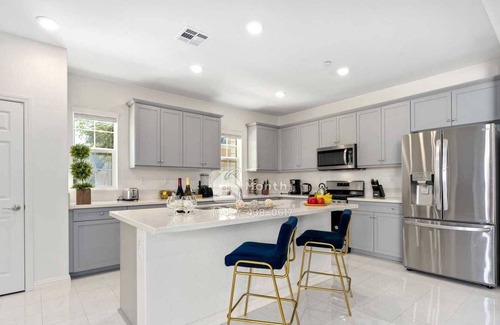 Chino Casa | Beauty on Brahman Ln