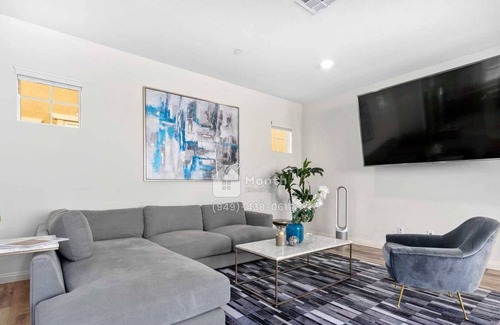 Chino Casa | Beauty on Brahman Ln