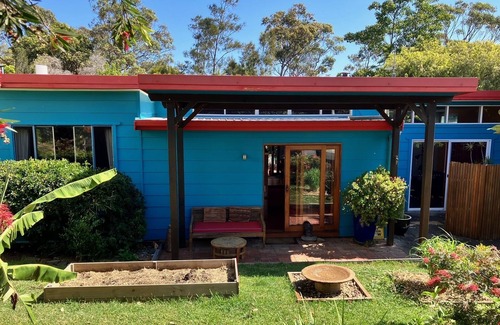 Wallaga Lake Casa | Beauty Point beach house: elegant, bright, comfortable and pet-friendly.nn