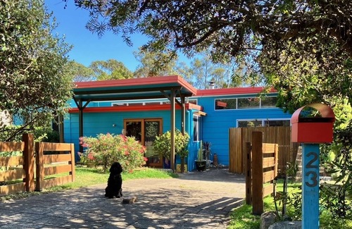 Wallaga Lake Casa | Beauty Point beach house: elegant, bright, comfortable and pet-friendly.nn