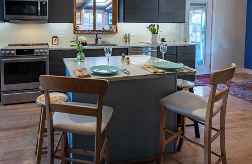 Kingston Casa | Beauty & the Peace. Private Lakeside Retreat. Pet friendly!