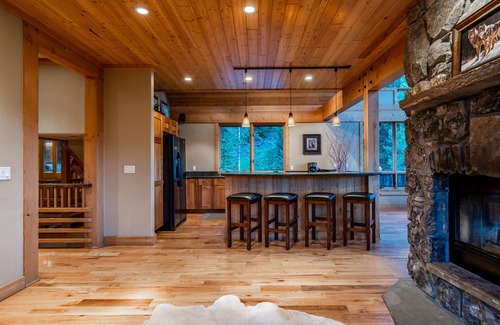Gallatin Gateway Casa | En 20 acres - Bañera de hidromasaje! Cerca de Big Sky. Reserve su viaje de esquí ahora!