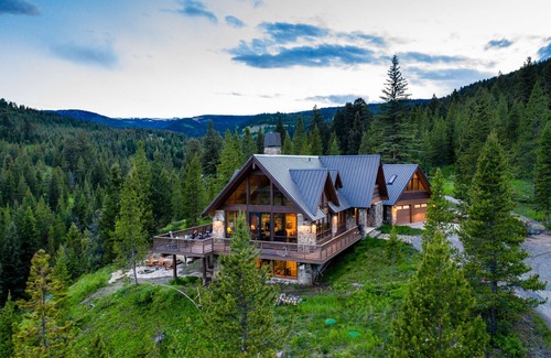 Gallatin Gateway Casa | En 20 acres - Bañera de hidromasaje! Cerca de Big Sky. Reserve su viaje de esquí ahora!