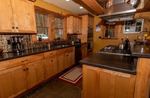 Lake Luzerne Casa | Beaver Dam Lodge (Lake George Area)