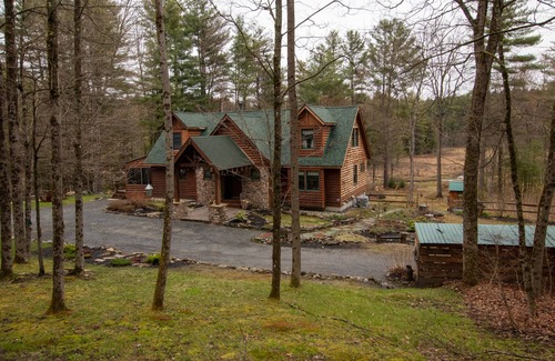 Lake Luzerne Casa | Beaver Dam Lodge (Lake George Area)