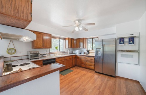 Beaver Cabina | Beaver Dam - Mountain Home w/ a River in Back - Close to Skiing