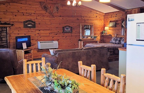 Sylvan Shores Cabina | Beaver Lake Cabin with Boat Dock/Swim Deck/Boat Slips, Incredible Lake View!