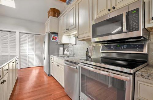 Lowell Casa | Beaver Lake Oasis - Backyard Lake Access - 6 beds
