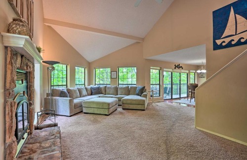 Lost Bridge Village Casa | Beaver Lake Retreat with Deck and Private Hot Tub