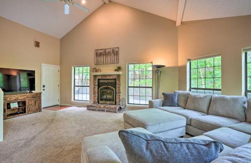Lost Bridge Village Casa | Beaver Lake Retreat with Deck and Private Hot Tub
