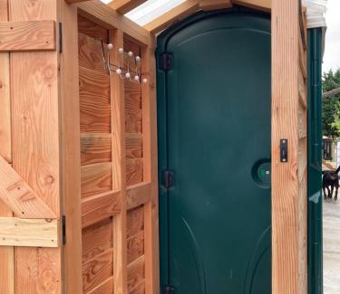 Lyonshall Otro | Beaver Tail Cabin