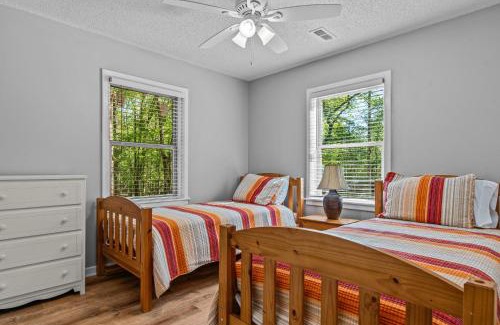 Farmington Casa | Beaverdam Bliss Cabin on 14 acres