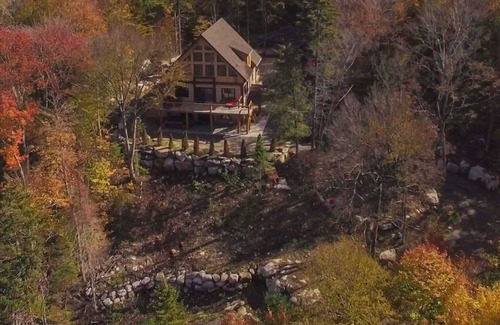 Wentworth-Nord Chalet De Esquí | BEAVERS POND I, casa de estilo rústico con vista frente al mar