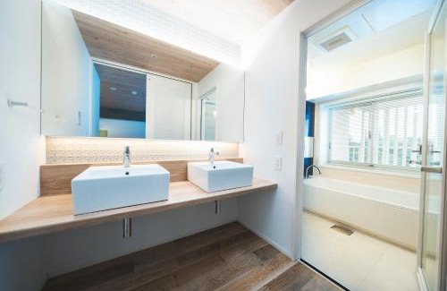 Serakaki Hotel | BEB5 Okinawa Seragaki by Hoshino Resorts