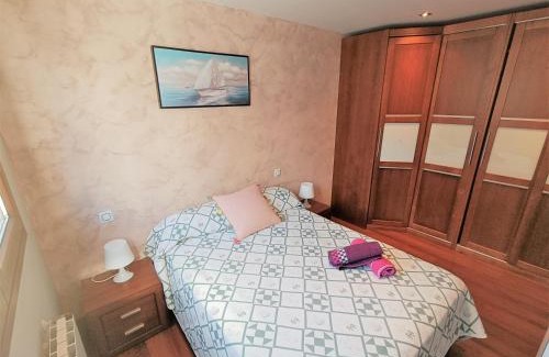 Barakaldo Apartamento | BEC, Hospital Cruces, parking gratis, wifi, AA, a 15 min de Bilbao