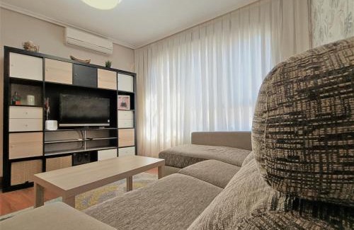 Barakaldo Apartamento | BEC, Hospital Cruces, parking gratis, wifi, AA, a 15 min de Bilbao