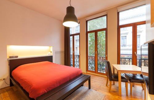 South Antwerp Cama Y Desayuno | Because the Night city lodge