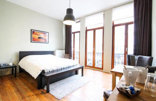 South Antwerp Cama Y Desayuno | Because the Night city lodge