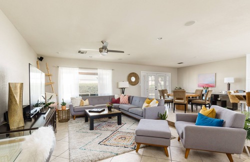 Covey Casa | Beck's Haven - Private Yard - Minutes to Old Town