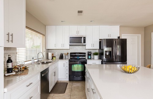 Covey Casa | Beck's Haven - Private Yard - Minutes to Old Town