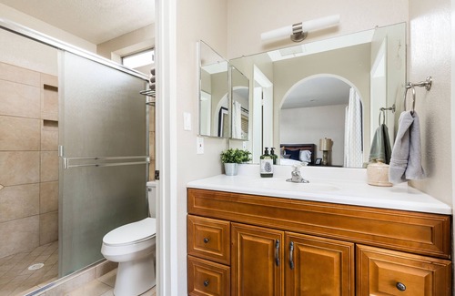 Covey Casa | Beck's Haven - Private Yard - Minutes to Old Town