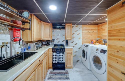 Beckley Apartamento | Beckley Studio with Private Hot Tub and Home Gym!