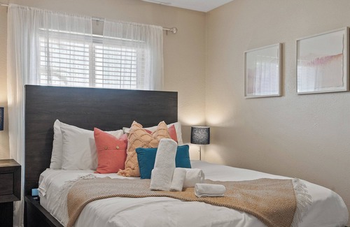 Covey Casa | Beck’s Place – Modern 3 BDR w/ Tons of Outdoor Space! Pet Friendly