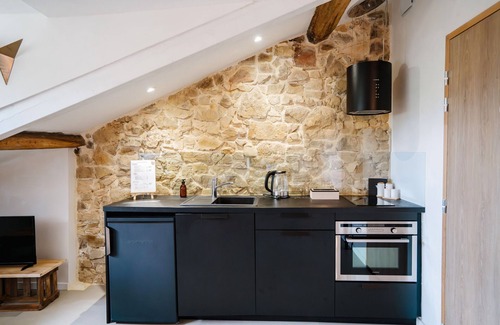 La Bastide-Clairence Cama Y Desayuno | Bed and Breakfast 'Maison Perbos 1556 - Ursuya' con piscina compartida, Wi-Fi y aire acondicionado