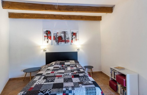 Auriac-du-Perigord Cama Y Desayuno | Alojamiento y desayuno "Chambre Coquelicot" con terraza y jardín compartidos