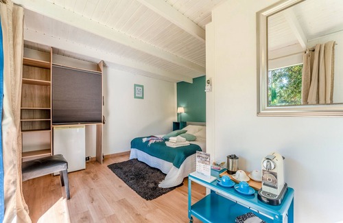 Quartier des Espesses Cama Y Desayuno | Bed and Breakfast 'Bleu' con piscina compartida, terraza privada y aire acondicionado