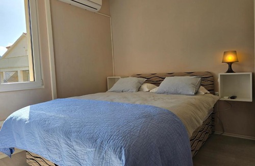 Komiza Cama Y Desayuno | Bed and Breakfast BLUE in BLUE, Room GREEN +