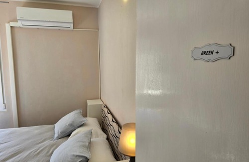 Komiza Cama Y Desayuno | Bed and Breakfast BLUE in BLUE, Room GREEN +