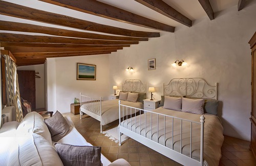 Banyalbufar Cama Y Desayuno | Alojamiento y desayuno 'Can Busquets Suite' con vistas al mar, Wi-Fi y aire acondicionado