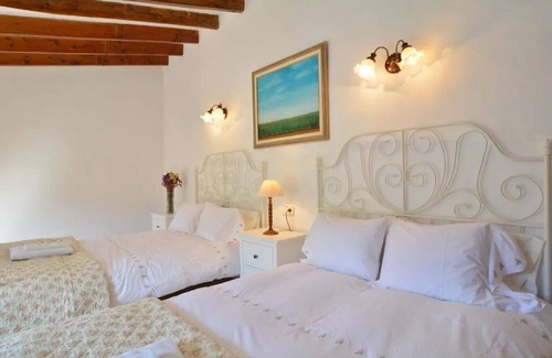 Banyalbufar Cama Y Desayuno | Alojamiento y desayuno 'Can Busquets Suite' con vistas al mar, Wi-Fi y aire acondicionado