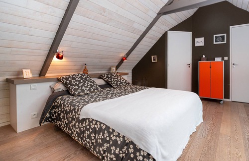 Arzano Cama Y Desayuno | Alojamiento y desayuno 'Cassiopé' con piscina compartida, terraza compartida y Wi-Fi