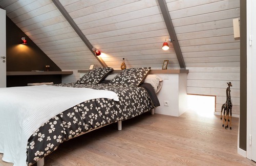 Arzano Cama Y Desayuno | Alojamiento y desayuno 'Cassiopé' con piscina compartida, terraza compartida y Wi-Fi