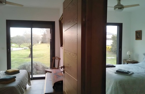 Aleria Cama Y Desayuno | Bed and Breakfast 'Chambre 2' with Mountain View, Shared Pool and Wi-Fi