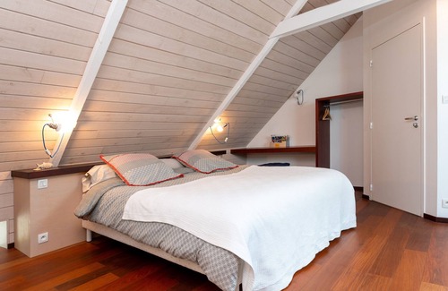 Arzano Cama Y Desayuno | Alojamiento y desayuno 'Chambre Campanule' con piscina compartida, terraza compartida y Wi-Fi