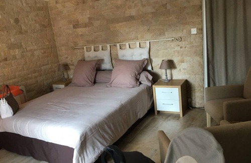 Saint-Montan Casa | Bed and breakfast for 2 - 4 people in a large property with children's play area