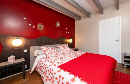 Arzano Cama Y Desayuno | Alojamiento y desayuno 'Hortensia' con piscina compartida, terraza compartida y Wi-Fi