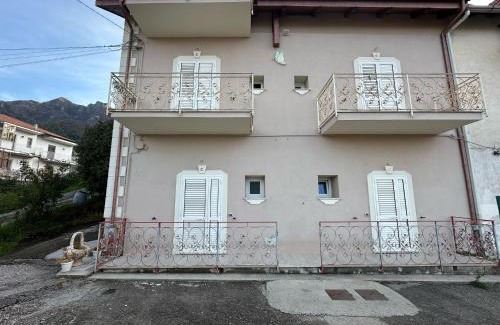 Piazza-Tralia-Pendolo Cama Y Desayuno | Bed And Breakfast Il Ceppo Wild