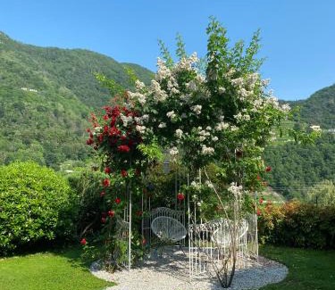 Adrara San Martino Cama Y Desayuno | Bed and Breakfast Casa del Nonno