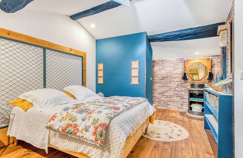 Noaillan Cama Y Desayuno | Bed and Breakfast 'L'orée De Lansot - Chambre Atelier' con terraza compartida, jardín compartido y Wi-Fi