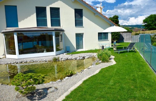 Cressier Cama Y Desayuno | Bed and Breakfast La Petite Thielle