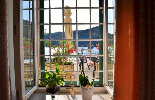 Valun Cama Y Desayuno | Bed and Breakfast Palac