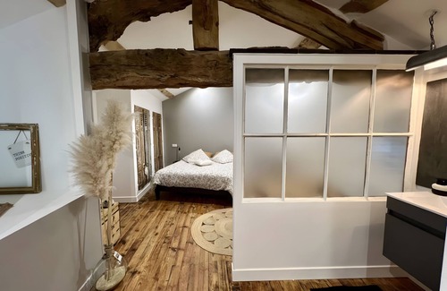 Ennezat Cama Y Desayuno | Bed and Breakfast 'Pampa' with Shared Terrace, Shared Garden and Wi-Fi