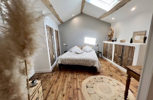 Ennezat Cama Y Desayuno | Bed and Breakfast 'Pampa' with Shared Terrace, Shared Garden and Wi-Fi